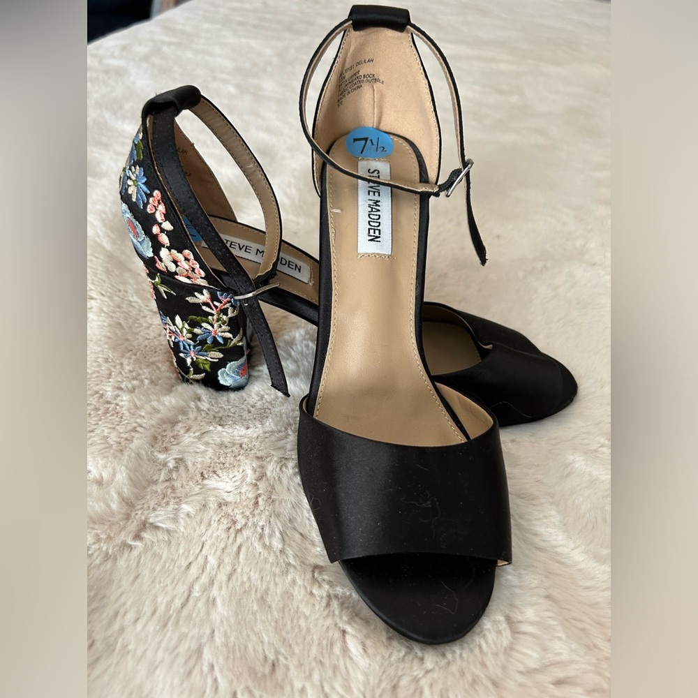 Steve Madden Floral heels